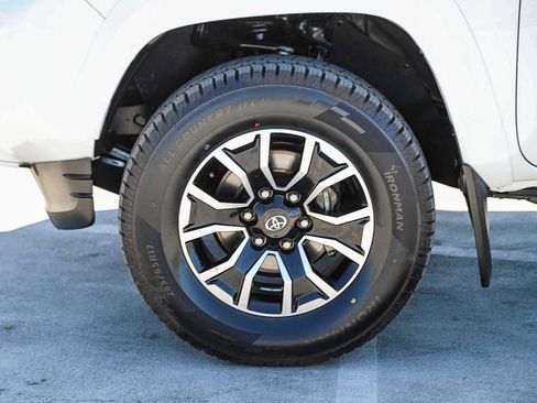 Used 2022 Toyota Tacoma TRD Sport w/ Technology Package RWD image 10