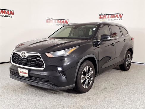 Used 2022 Toyota Highlander XLE image 4