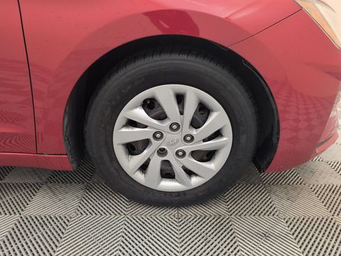 Used 2019 Hyundai Elantra SE FWD image 13