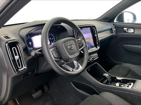 Certified 2025 Volvo XC40 B5 Plus image 18