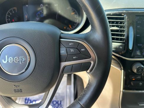 Used 2019 Jeep Grand Cherokee Limited image 14
