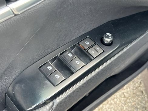 Used 2019 Toyota Camry XLE w/ Navigation Package FWD image 40