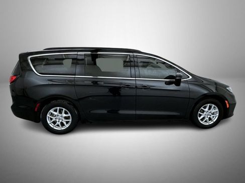 Used 2022 Chrysler Pacifica Touring-L FWD image 4