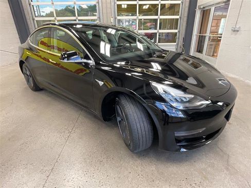 Used 2020 Tesla Model 3 Standard Range RWD image 7