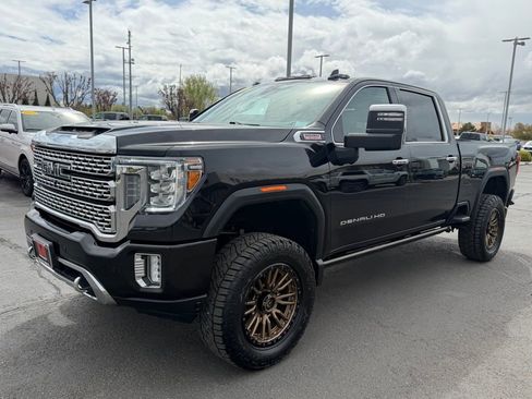 Used 2021 GMC Sierra 2500 Denali w/ Denali Black Diamond Edition AWD/4WD image 7