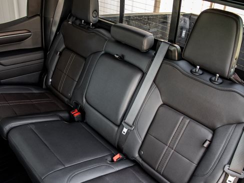 Used 2024 Chevrolet Silverado 1500 High Country w/ High Country Premium Package AWD/4WD image 8