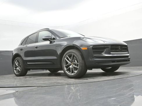 New 2026 Porsche Macan image 38