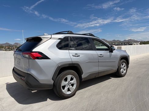 Used 2019 Toyota RAV4 XLE w/ Convenience Package FWD image 2
