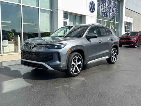 Certified 2026 Volkswagen Tiguan SE w/ Panoramic Sunroof Package AWD/4WD image 1