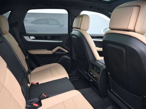 Certified 2026 Porsche Cayenne S AWD/4WD image 7