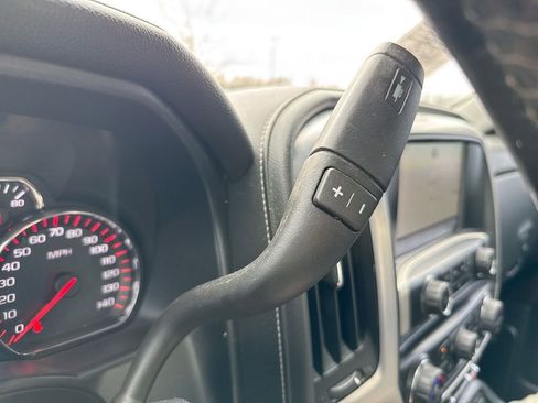 Used 2015 GMC Sierra 1500 SLT w/ SLT Crew Cab Value Package image 18