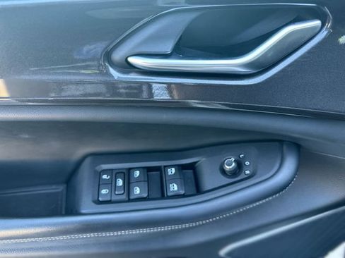 Used 2022 Jeep Grand Cherokee Altitude AWD/4WD image 14