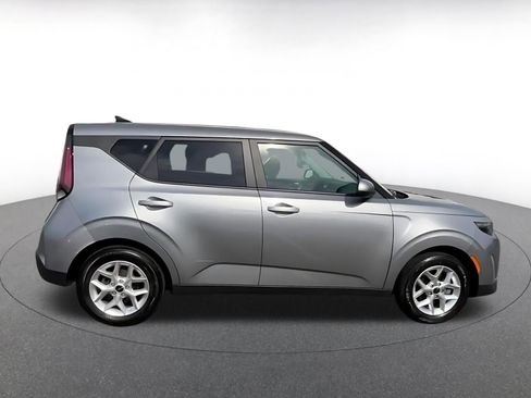 Used 2025 Kia Soul LX w/ LX Technology Package FWD image 16