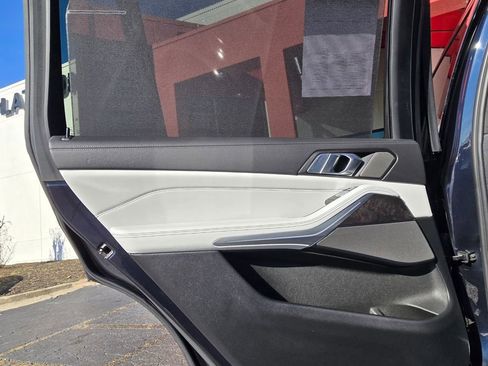 Used 2023 BMW X7 xDrive40i w/ M Sport Package image 16