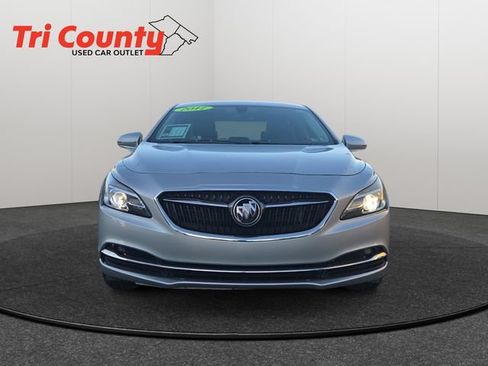 Used 2017 Buick LaCrosse Essence FWD image 2