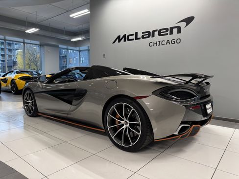 Used 2018 McLaren 570S Spider image 5