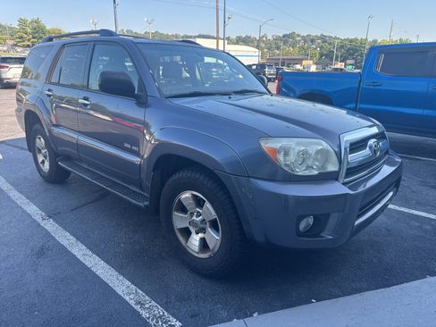 Used 2009 Toyota 4Runner SR5 w/ SR5 Extra Value Pkg 1 AWD/4WD image 3