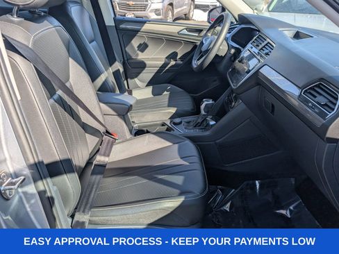 Used 2024 Volkswagen Tiguan SE image 12