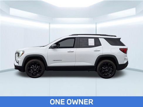 Used 2026 GMC Terrain Elevation w/ Elevation Premium Package FWD image 2
