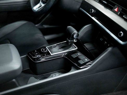 Used 2025 Kia Sportage EX w/ Premium Package image 57