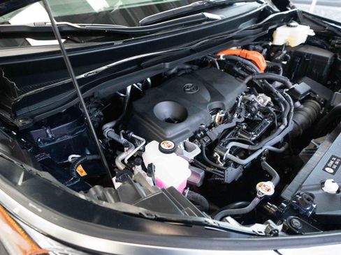 Used 2025 Toyota Sienna Platinum image 34