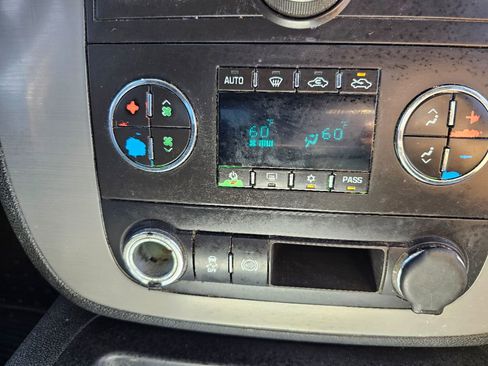 Used 2014 Chevrolet Silverado 2500 LTZ image 11