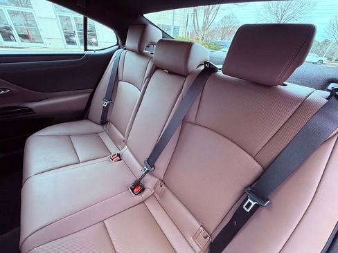 Certified 2024 Lexus ES 350 w/ Premium Package image 15