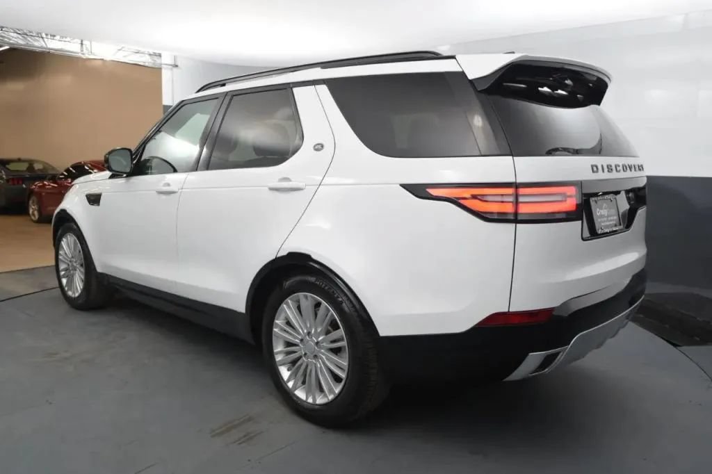 Used 2020 Land Rover Discovery Landmark AWD/4WD image 3