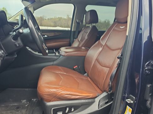 Used 2019 Cadillac Escalade ESV Premium Luxury w/ LPO, Radiant Package image 3