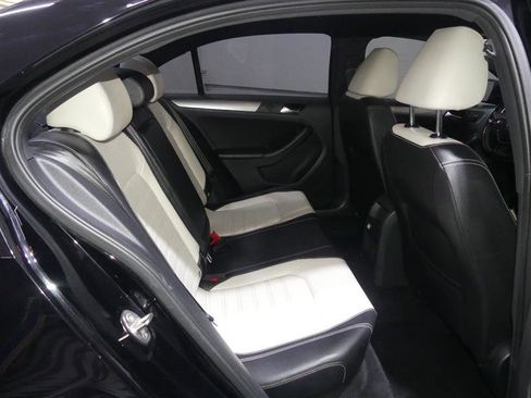 Used 2016 Volkswagen Jetta Sport image 25