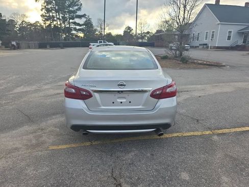 Used 2018 Nissan Altima 2.5 S w/ S Convenience Package FWD image 9