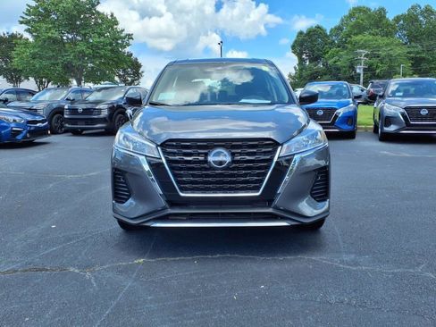 New 2025 Nissan Kicks Play S image 2