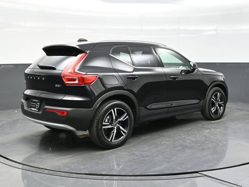 Used 2025 Volvo XC40 B5 Core AWD/4WD image 7