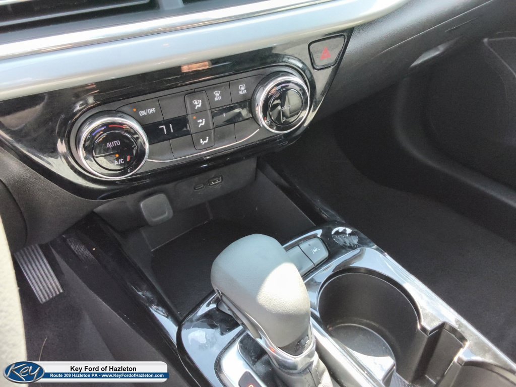 Used 2025 Chevrolet Trax LT FWD image 32