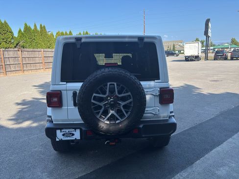 Used 2024 Jeep Wrangler Sahara image 7