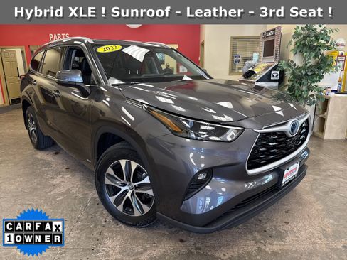 Used 2022 Toyota Highlander XLE image 1