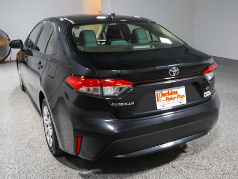 Used 2021 Toyota Corolla LE FWD image 9