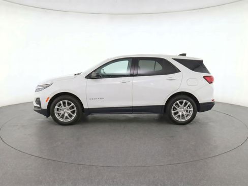 Used 2024 Chevrolet Equinox LS w/ Driver Confidence II Package FWD image 5