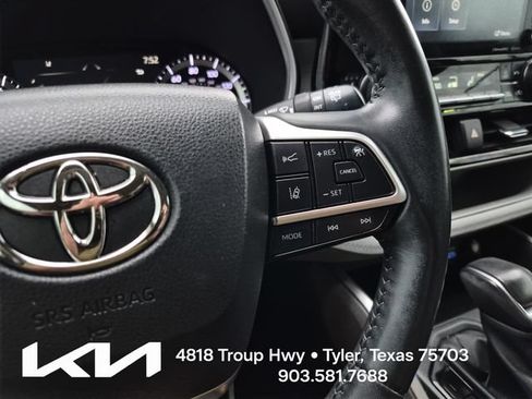 Used 2022 Toyota Highlander XLE FWD image 33
