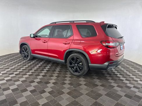 Certified 2025 Honda Pilot Black Edition image 7