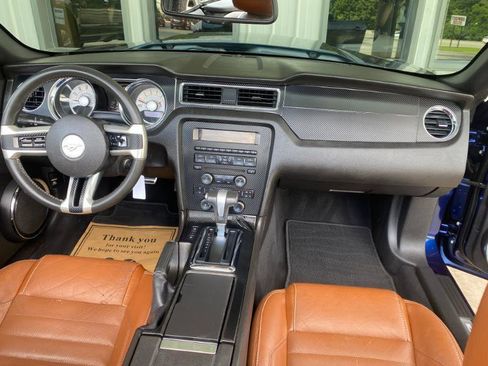 Used 2010 Ford Mustang Convertible RWD image 26