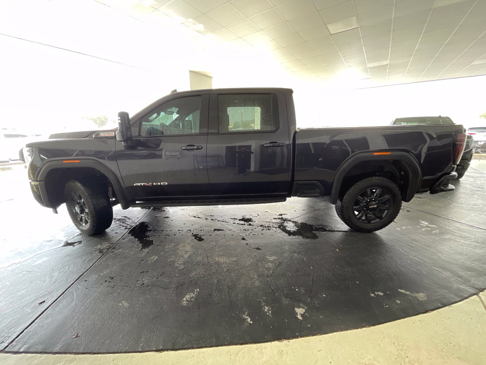 Used 2025 GMC Sierra 3500 AT4 w/ AT4 Premium Plus Package AWD/4WD image 3