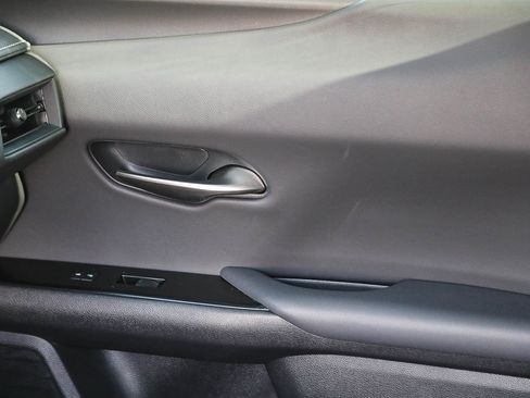 Used 2024 Lexus UX 250h FWD image 21