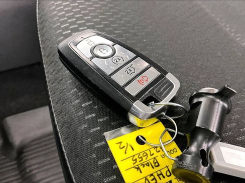 Certified 2025 Ford Escape SE FWD image 11