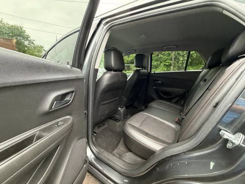 Used 2018 Chevrolet Trax LT w/ LT Convenience Package AWD/4WD image 21