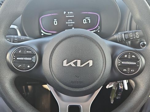 Used 2025 Kia Soul LX w/ LX Technology Package FWD image 18