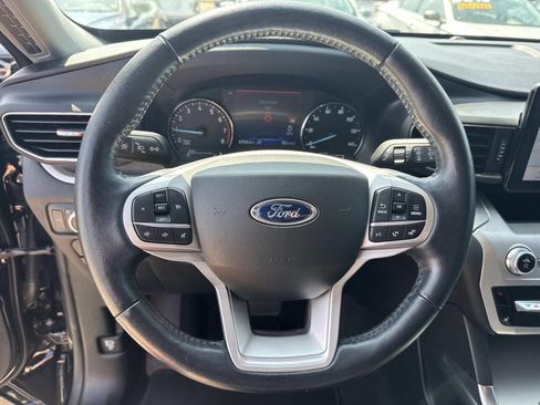 Used 2022 Ford Explorer XLT w/ Equipment Group 202A AWD/4WD image 23