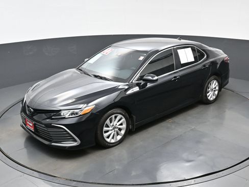 Used 2022 Toyota Camry LE FWD image 35