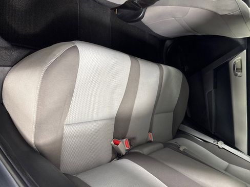 Used 2018 Toyota Corolla LE image 19