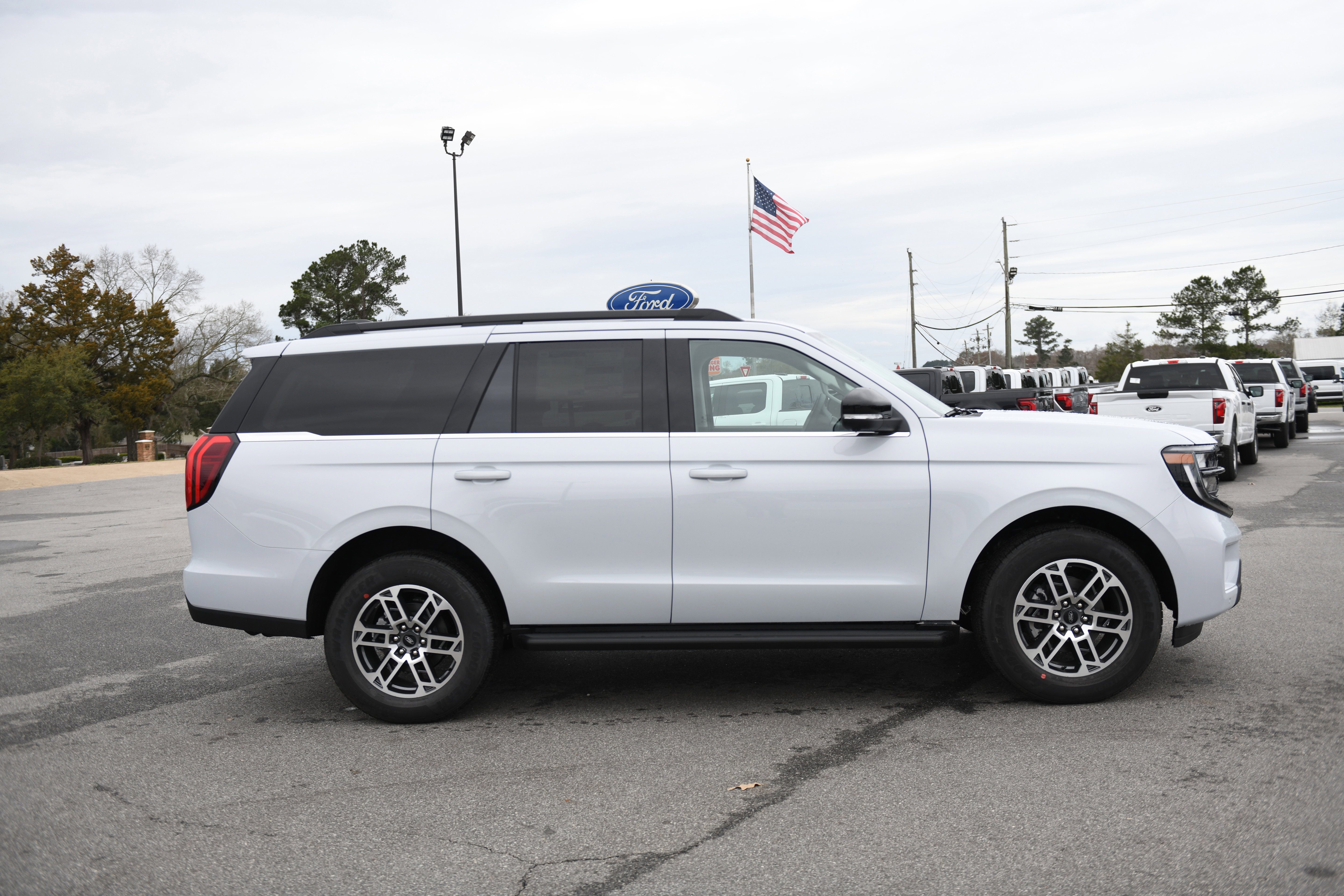 New 2026 Ford Expedition Active RWD image 1